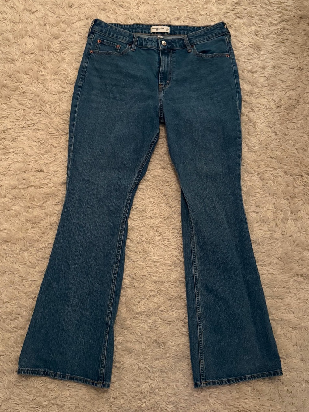 31 Abercrombie & Fitch Curve Love Mid Rise Bootcut Jean